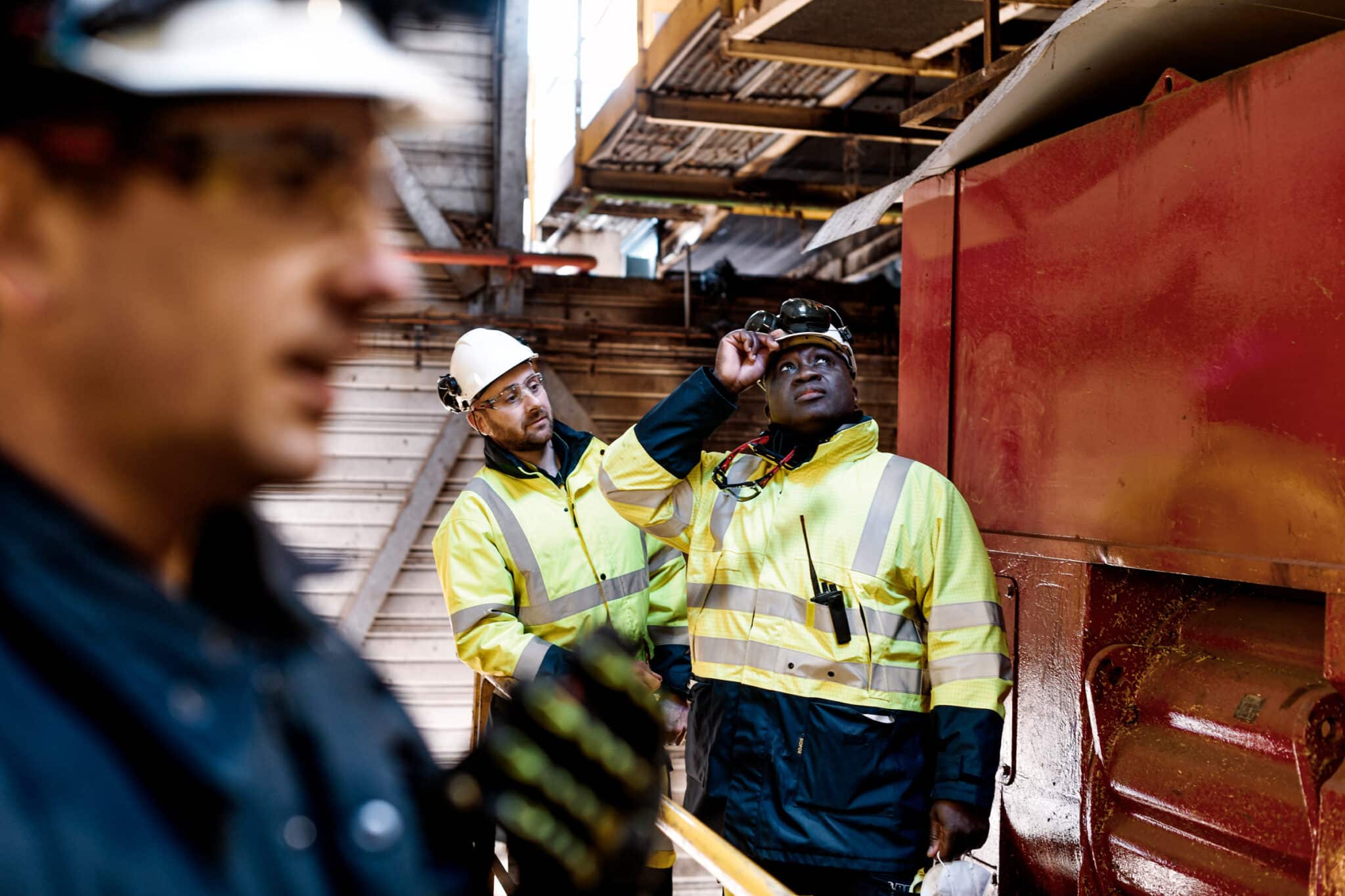 Reportage photo professionnel dans une usine de Fibre Excellence. Equipe de maintenance.