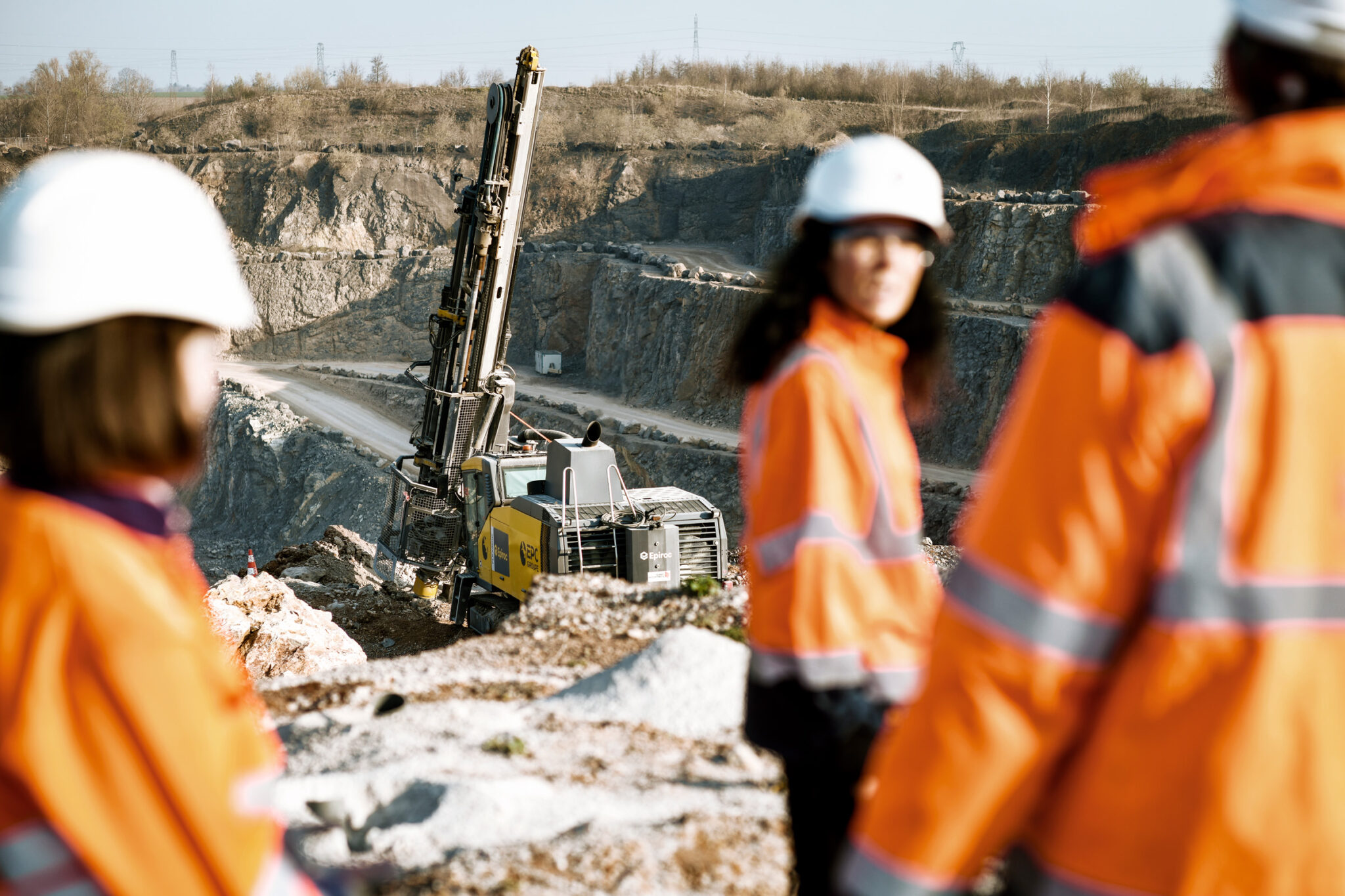 Reportage photo métier industrie. Tir d'explosifs par EPC Groupe.
