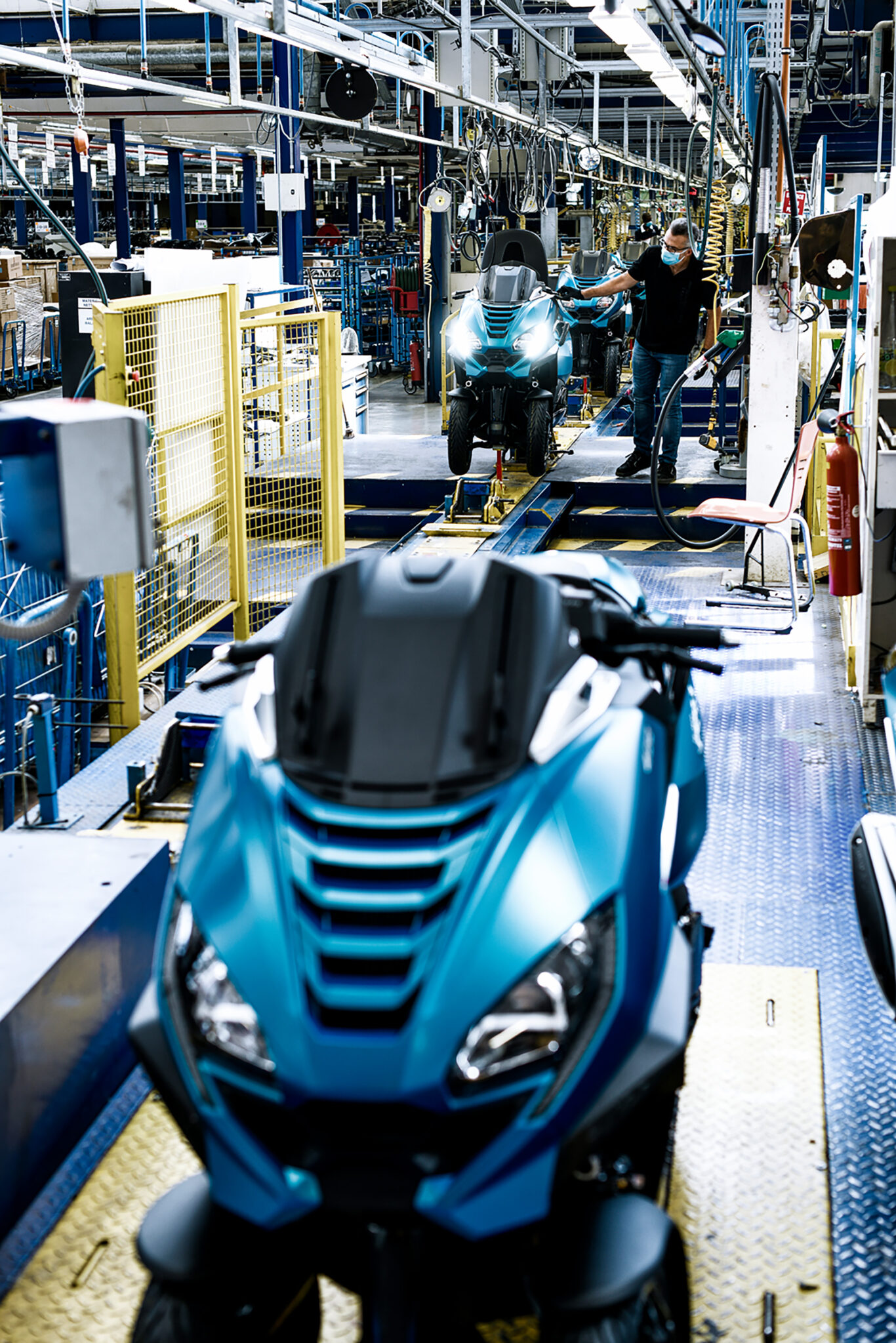 Reportage photo industriel en usine sur la chaine de montage duMetropolis de Peugeot.