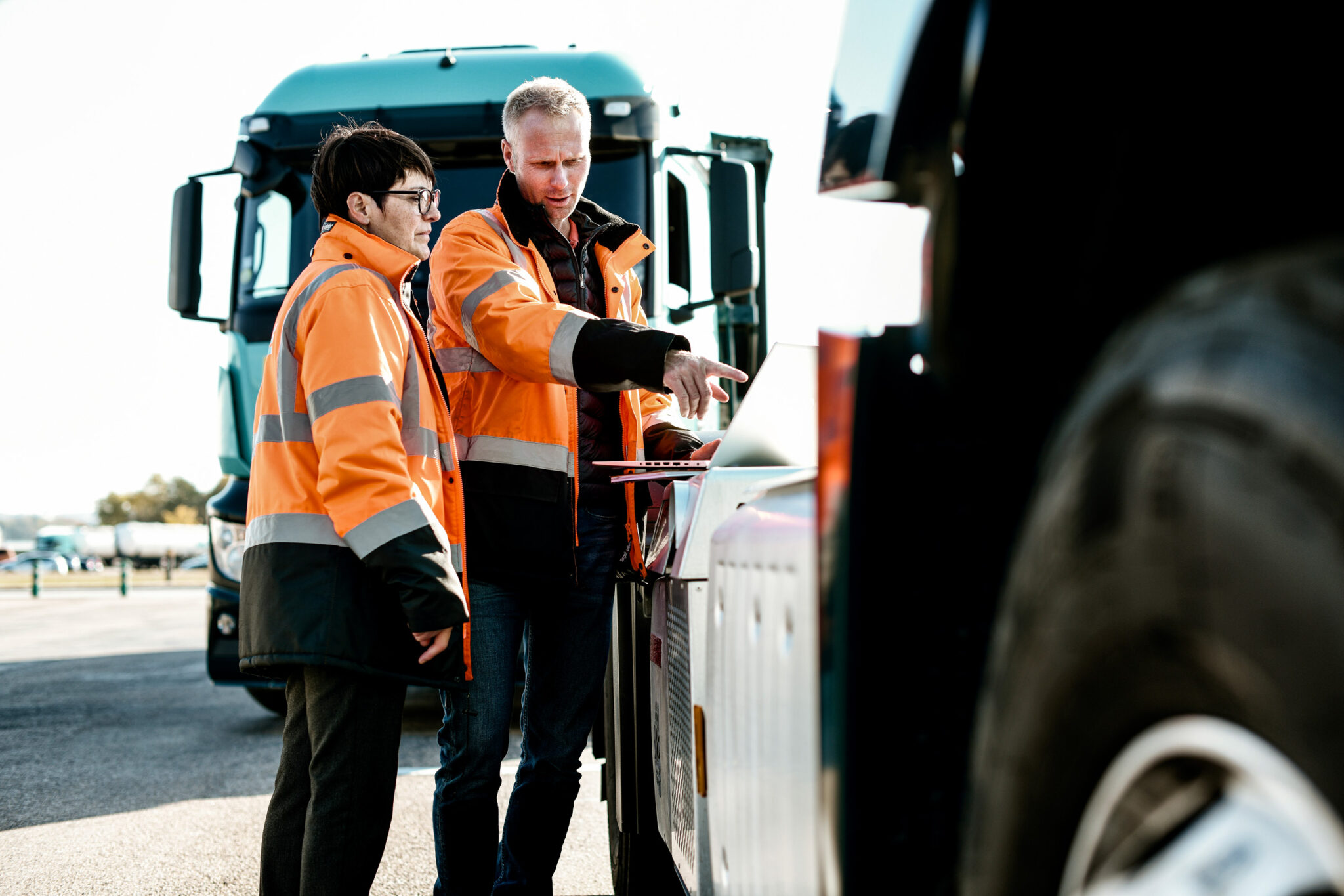 Photographe portrait homme de terrain pour les pneumatiques Michelin.