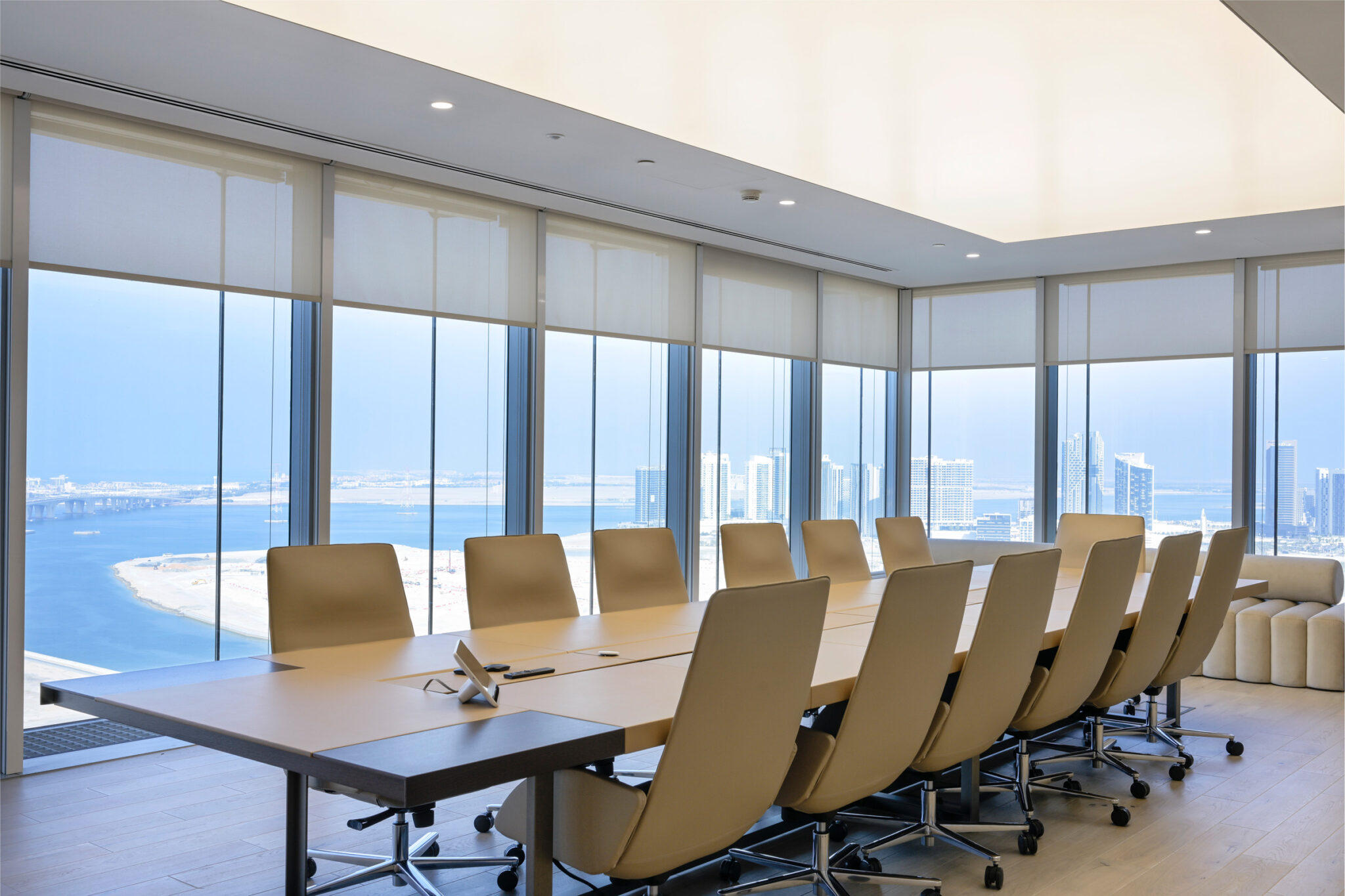 Reportage photo corporate déco dans les nouveaux bureaux Ardian à Abu Dhabi