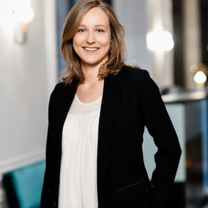 Reportage corporate pour cabinet d'avocats. Portrait de Astrid LACAILLE avocat collaboratrice chez Accordance avocats.