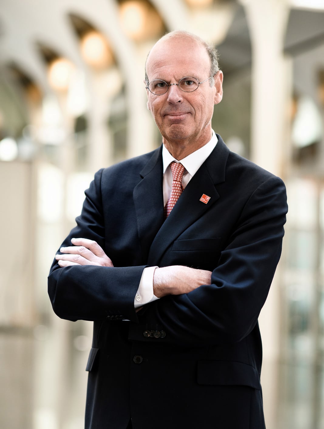 Portrait corporate d'Eric Lombard. Directeur général de la Caisse des Dépôts et Consignations.