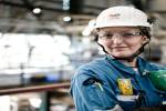reportage photo en raffinerie; femme en milieu industriel