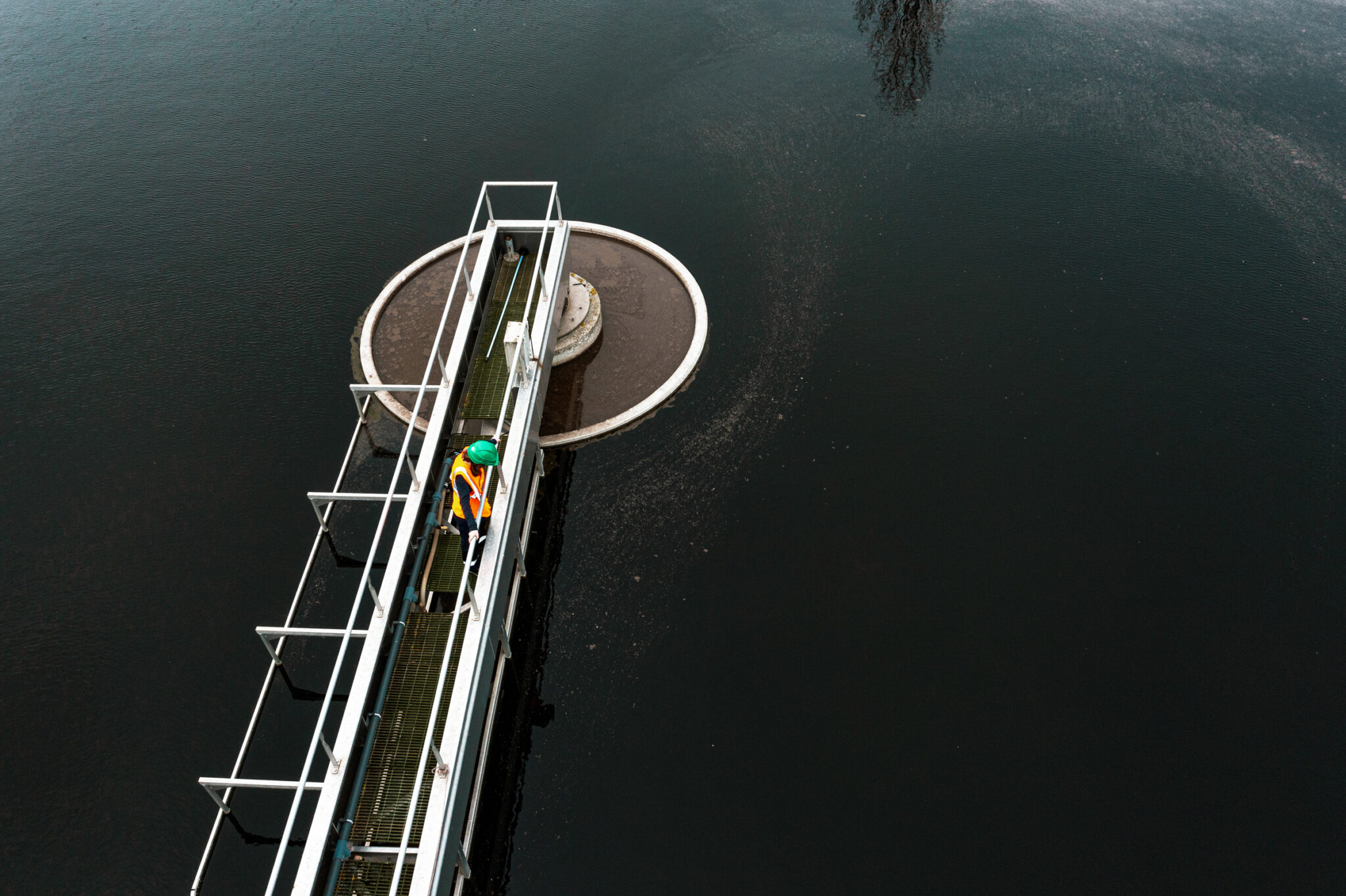 Station d'épuration des eaux usées par la SAUR à Valréas. Photo prise au drone Mavic 2 Pro