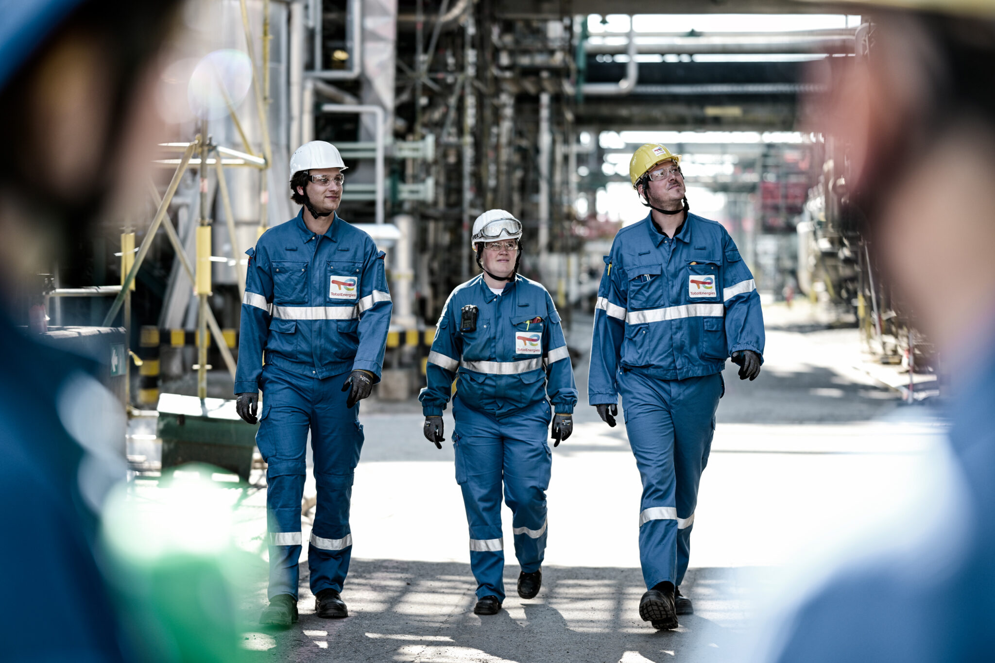 reportage photo en raffinerie; ouvriers de maintenance dans une raffinerie totalenergies à Anvers; photographe industriel