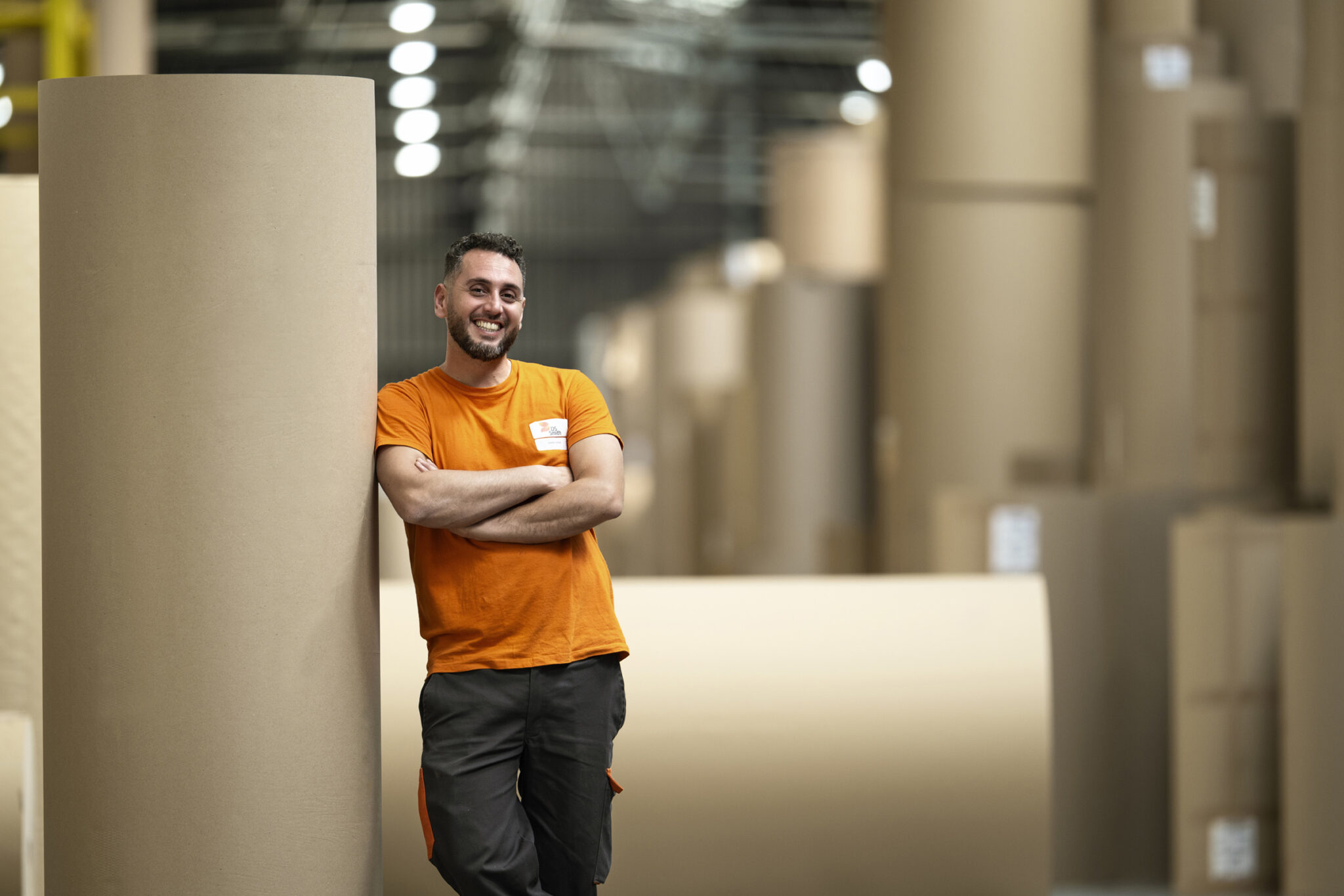 emballage durable en carton; portrait d'un ouvrier en milieu industriel; DS Smith;