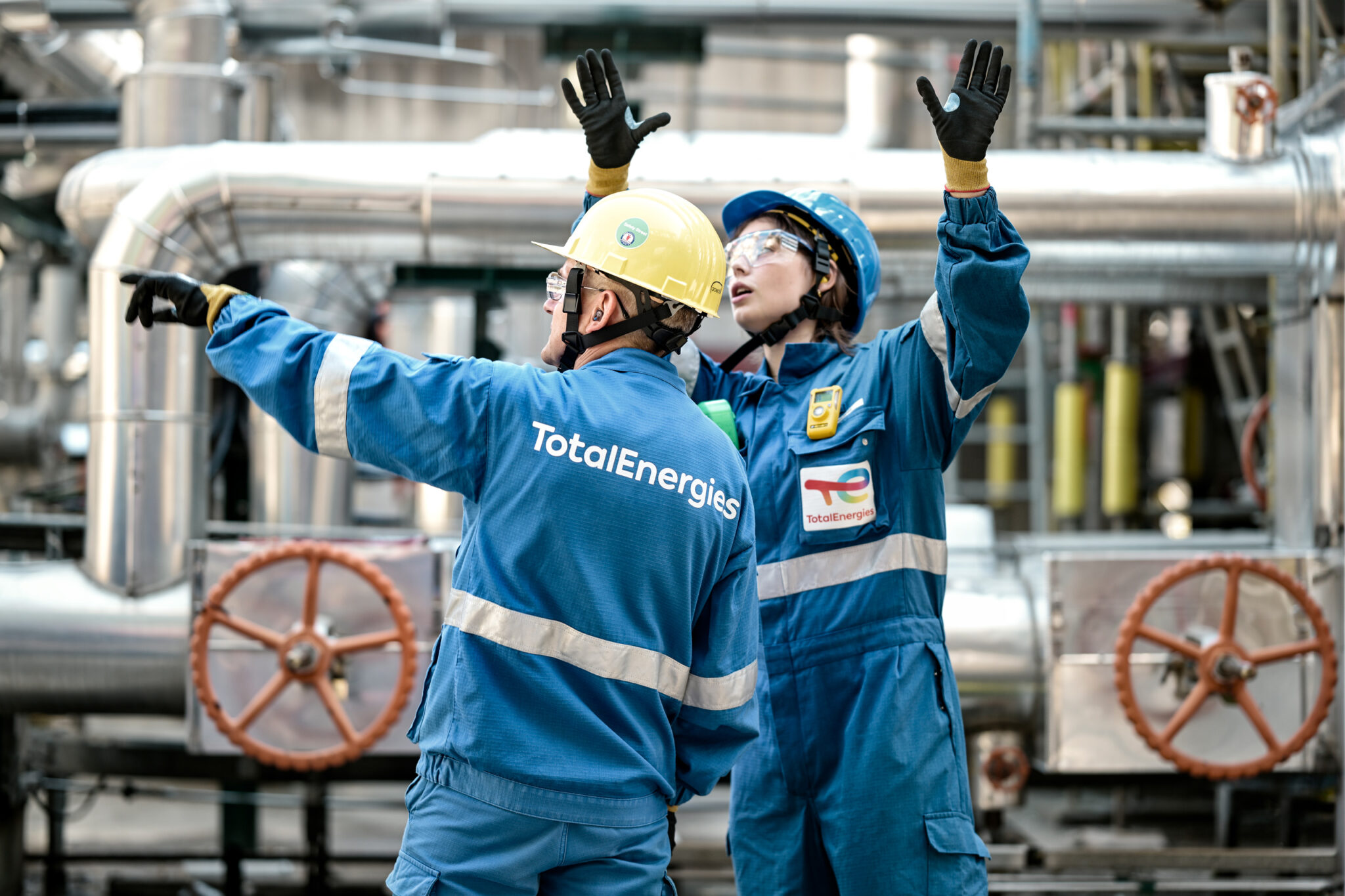 reportage photo en raffinerie; ouvriers de maintenance dans une raffinerie totalenergies à Anvers; photographe industriel