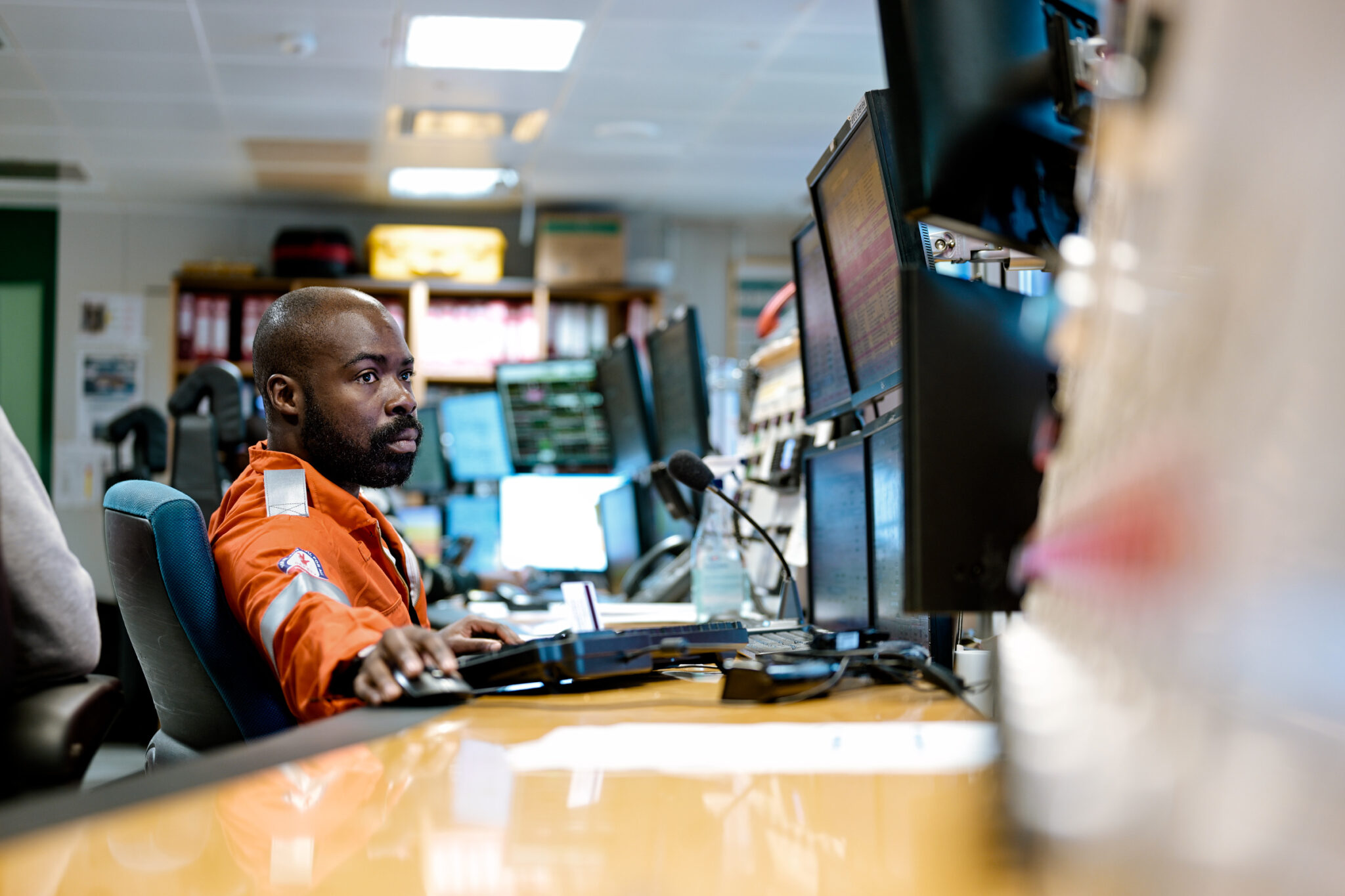 Dans le poste de contrôle du FPSO CLOV de TotalEnergies en Angola