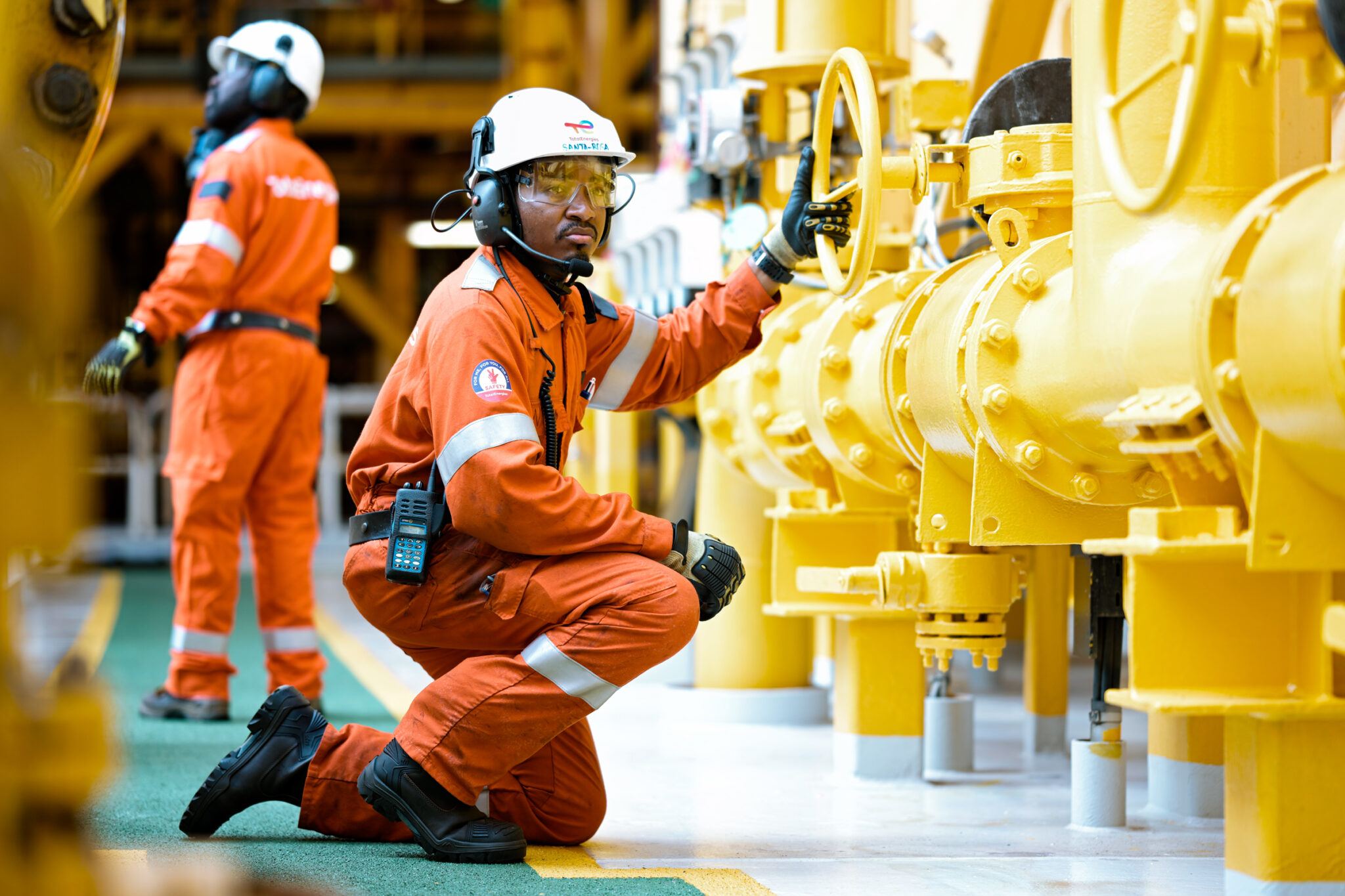 Maintenance des installations sur le FPSO LOV en Angola.