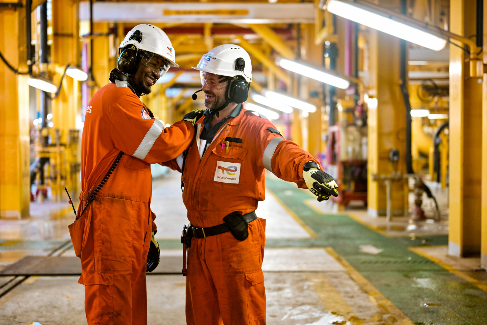 Esprit de camaraderie entre employés offshore de TotalEnergies sur le FPSO CLOV