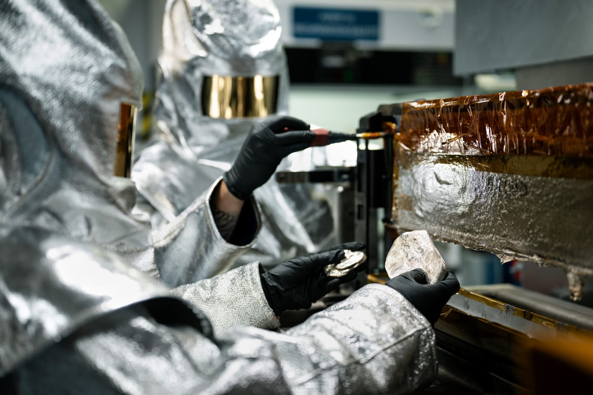 Employés sous protection thermique chez Blue Solutions