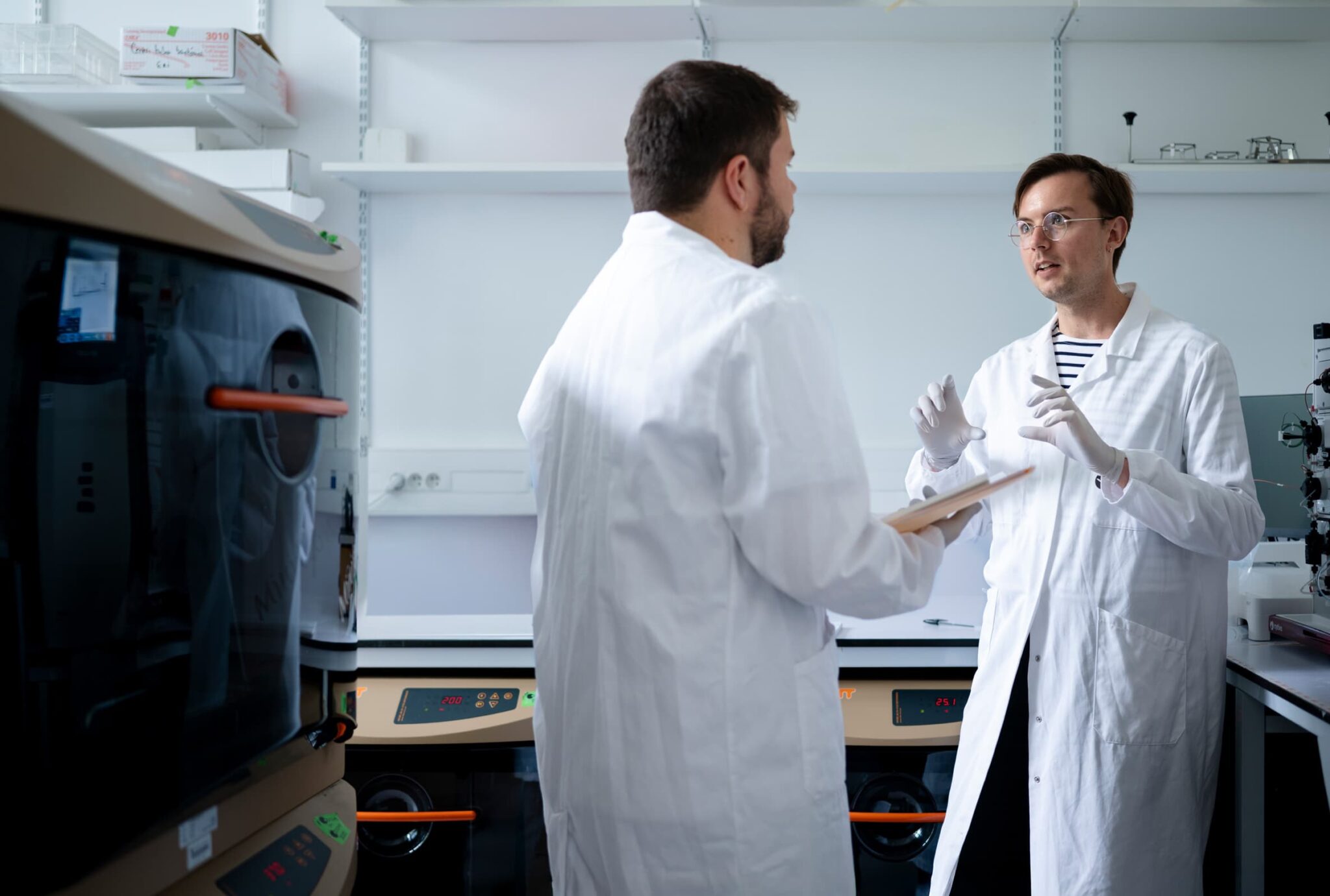 Au sein d'un laboratoire de recherche de l'Institut Pasteur.