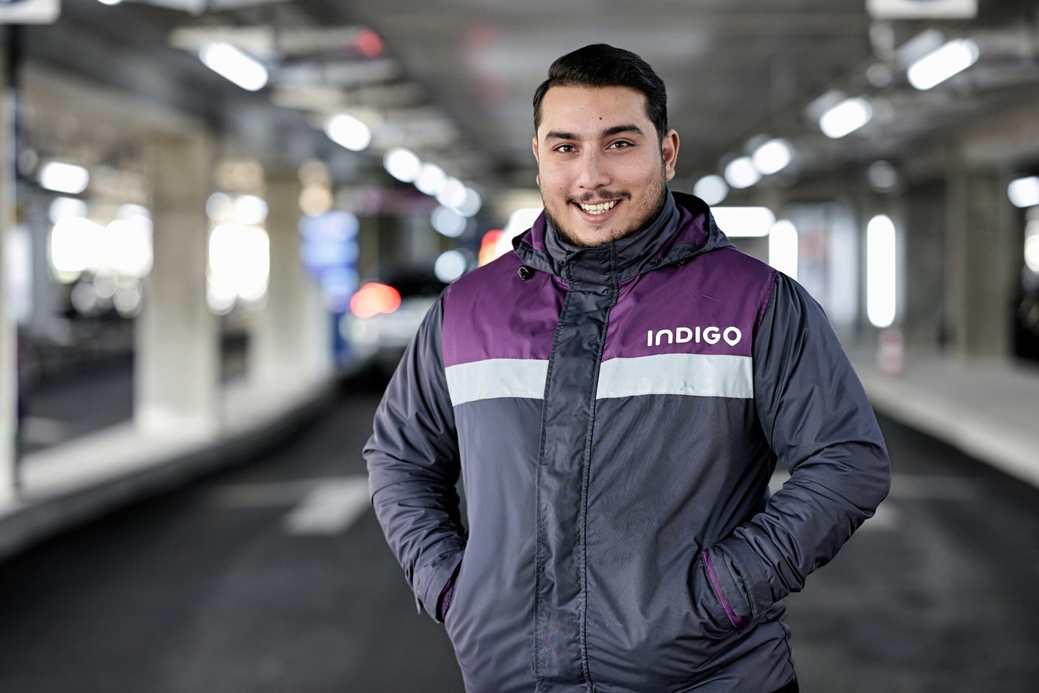 Portrait d'un agent d'entretien du groupe Indigo dans le parking de la gare de Bordeaux