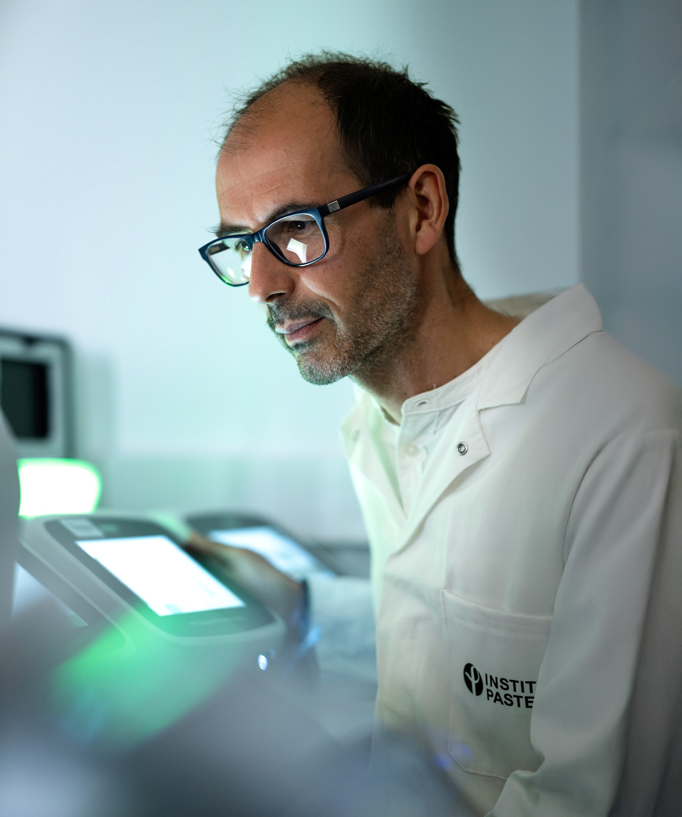 Le chercheur Benoit Chassaing à l'Institut Pasteur.