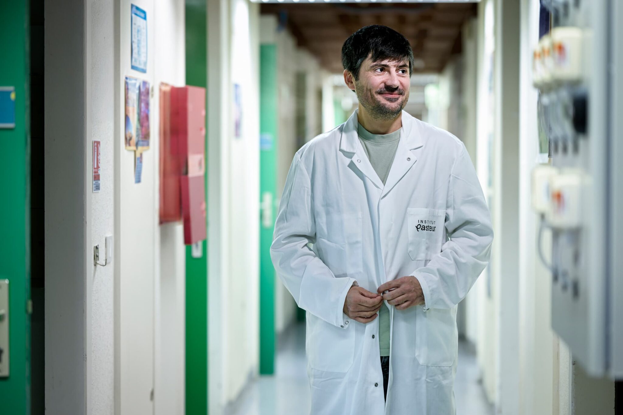 recherche médicale; Institut pasteur; chercheur dans un laboratoire; recherche scientifique;